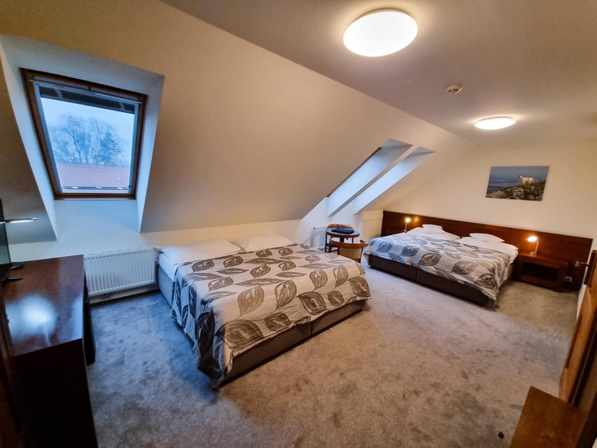 Hotel Mario Lednice Luaran gambar