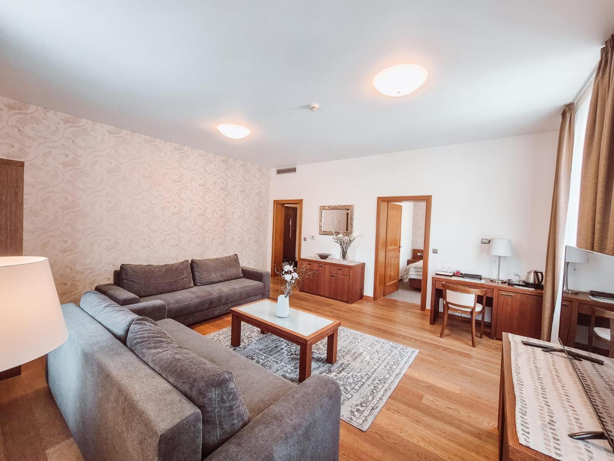 Hotel Mario Lednice Luaran gambar