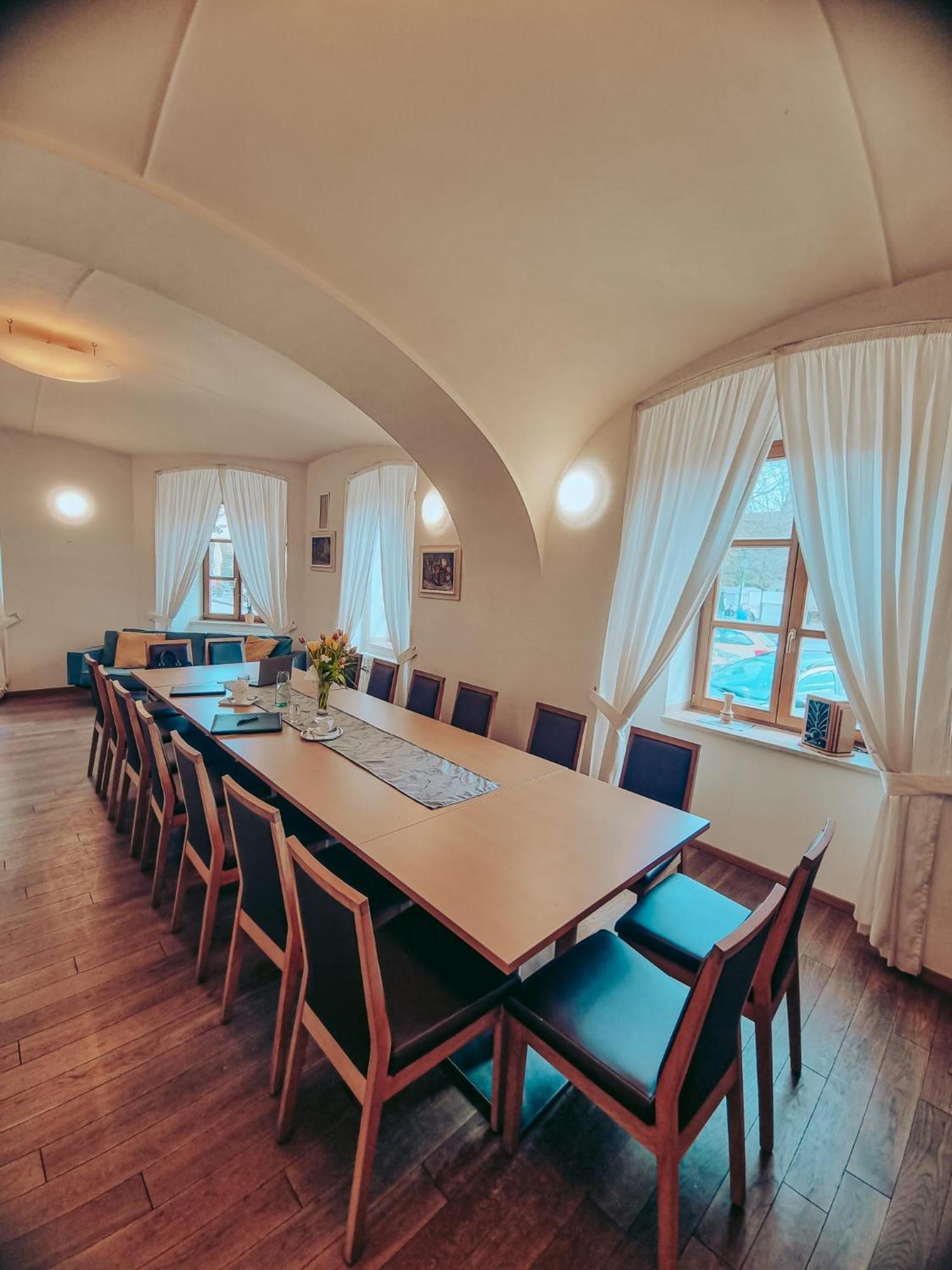 Hotel Mario Lednice Luaran gambar