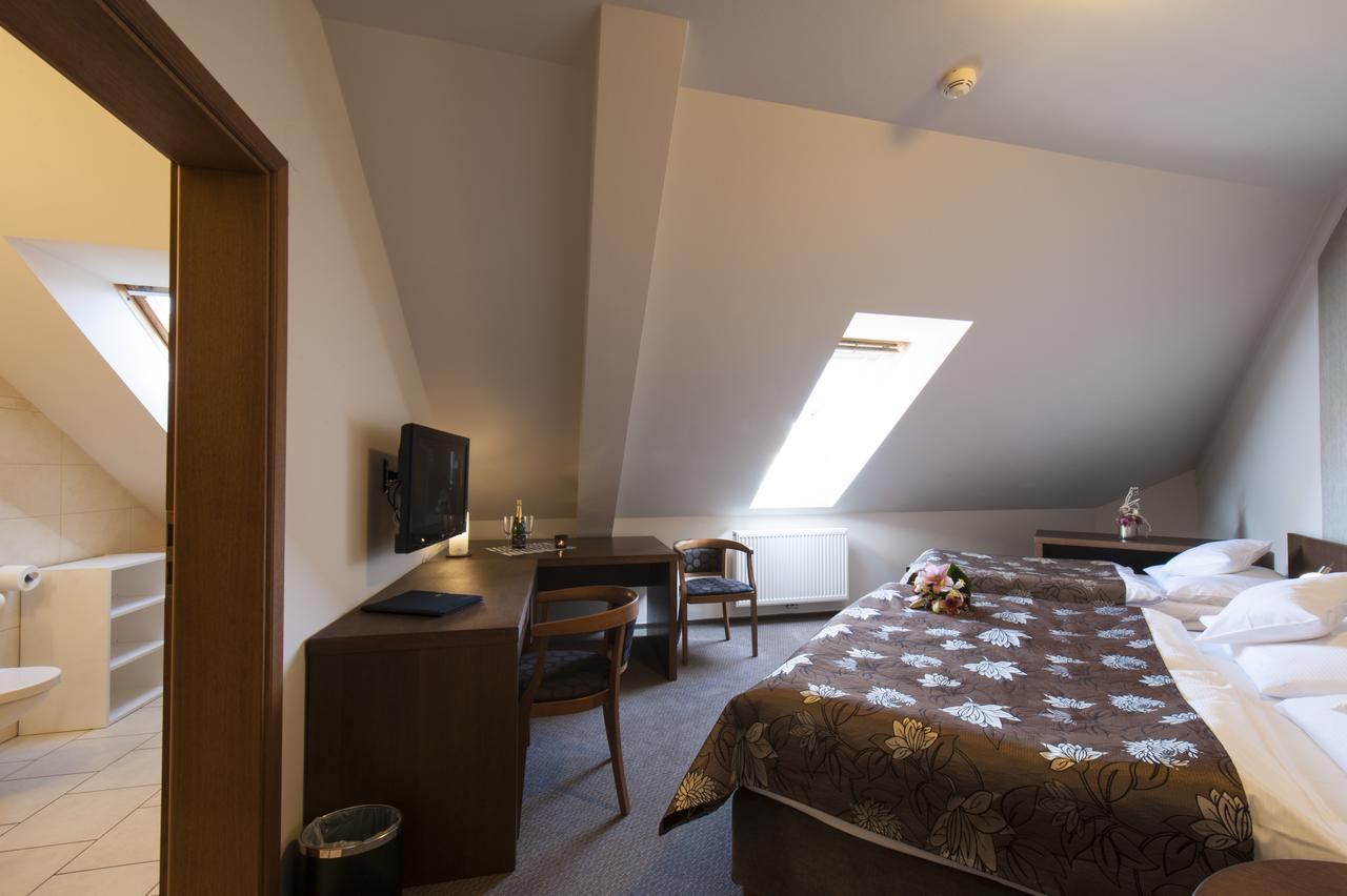 Hotel Mario Lednice Luaran gambar