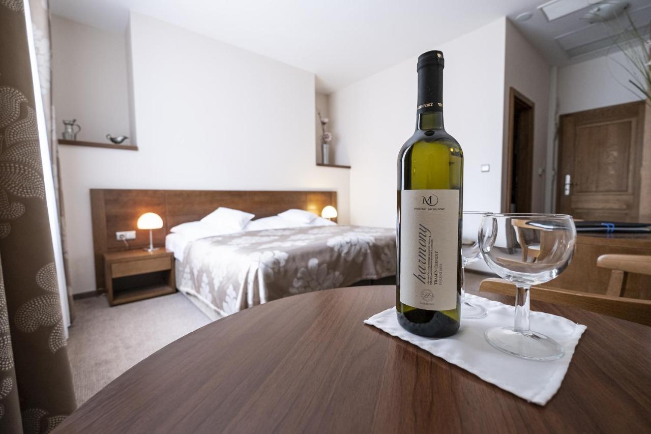 Hotel Mario Lednice Luaran gambar