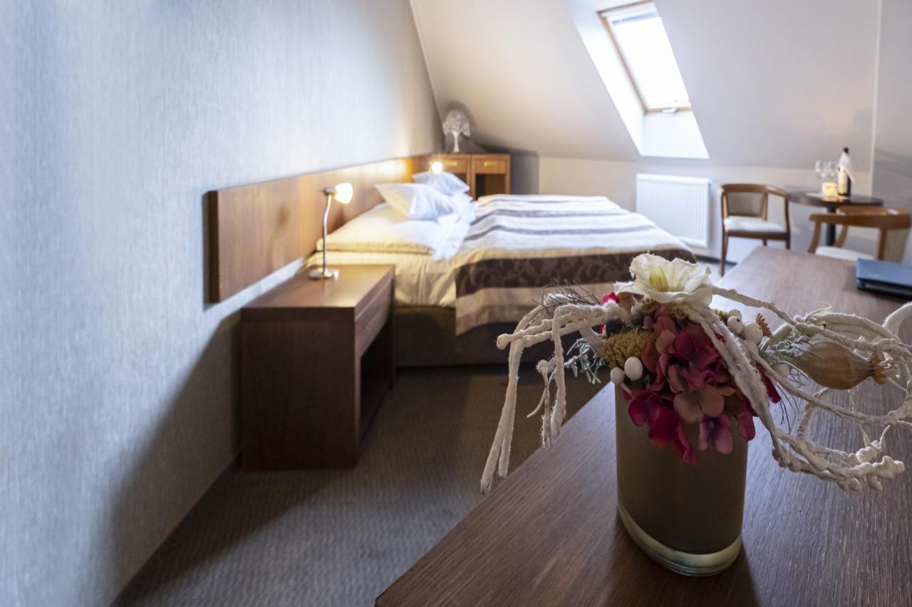 Hotel Mario Lednice Luaran gambar