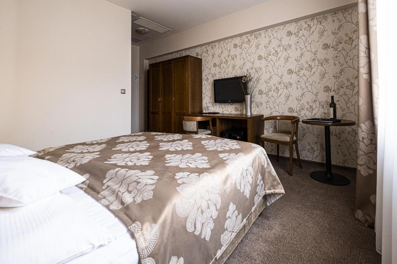 Hotel Mario Lednice Luaran gambar